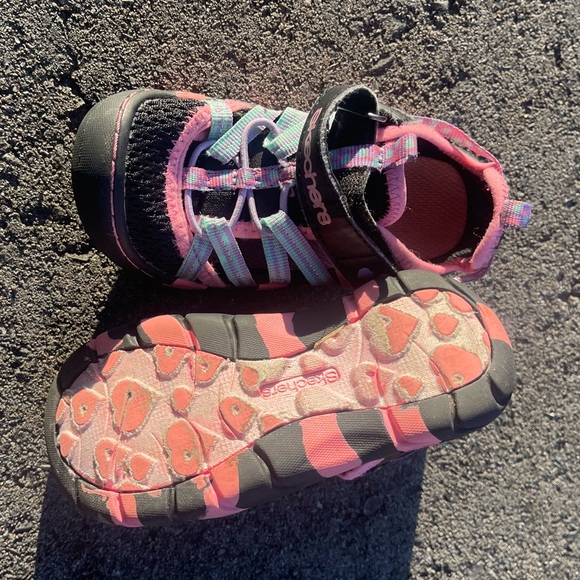 Girls Skechers Sandals - Picture 2 of 3